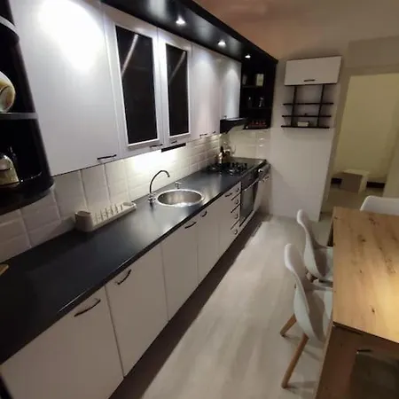 Priestranny Apartman- S Vynikajucou Dostupnostou