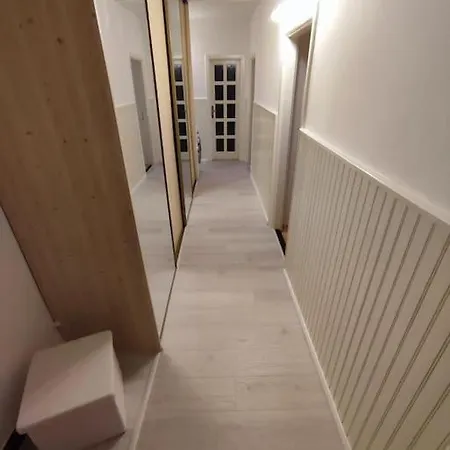 Priestranny Apartman- S Vynikajucou Dostupnostou Daire