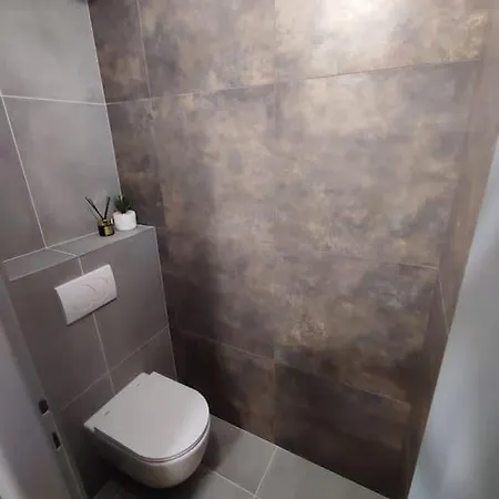 Priestranný Apartmán- S Vynikajúcou Dostupnosťou *