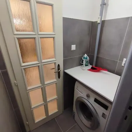 Priestranný Apartmán- S Vynikajúcou Dostupnosťou * Bratislava